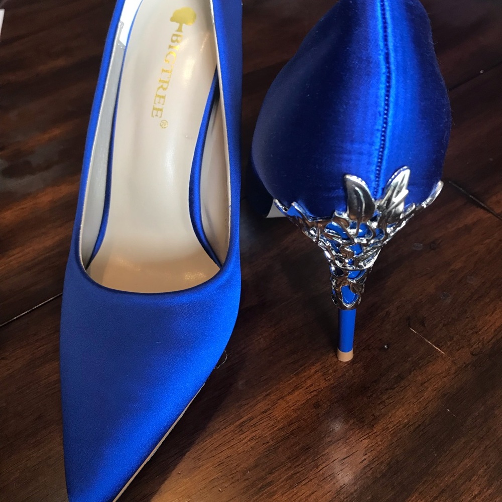 Size 7 BigTree heels - new never worn. Bright blue
